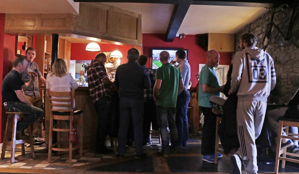 The Seaview Tavern Ballygorman Exterior photo